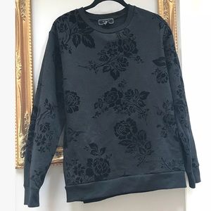 Men’s black sweatshirt